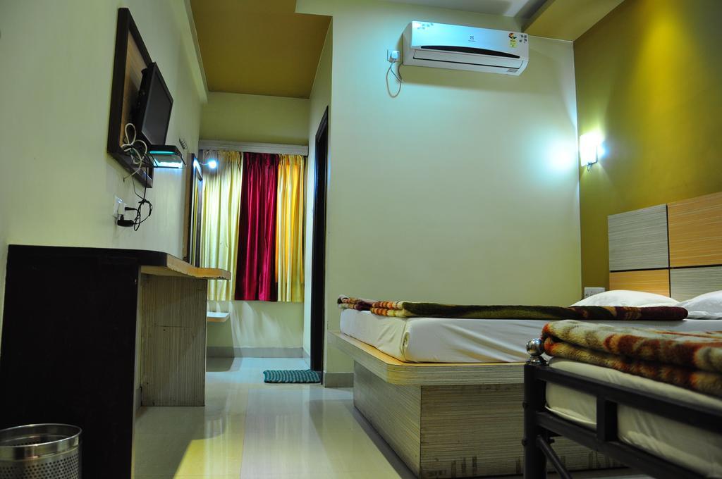 Hotel Oasis 아부 산 외부 사진