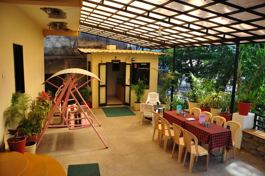 Hotel Oasis 아부 산 외부 사진