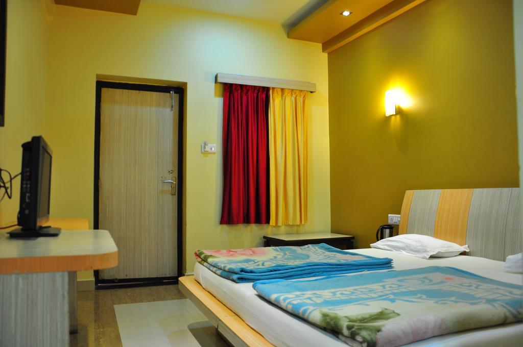 Hotel Oasis 아부 산 외부 사진