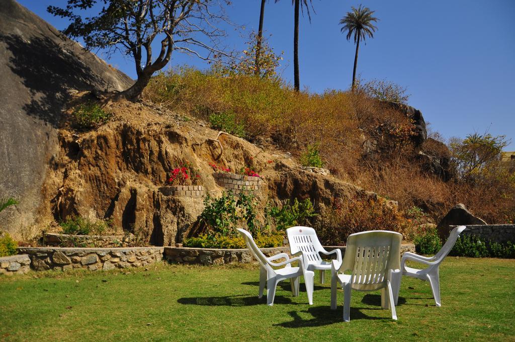 Hotel Oasis 아부 산 외부 사진