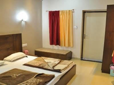 Hotel Oasis 아부 산 외부 사진