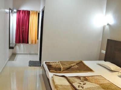 Hotel Oasis 아부 산 외부 사진