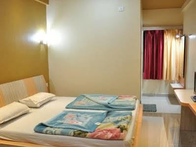Hotel Oasis 아부 산 외부 사진