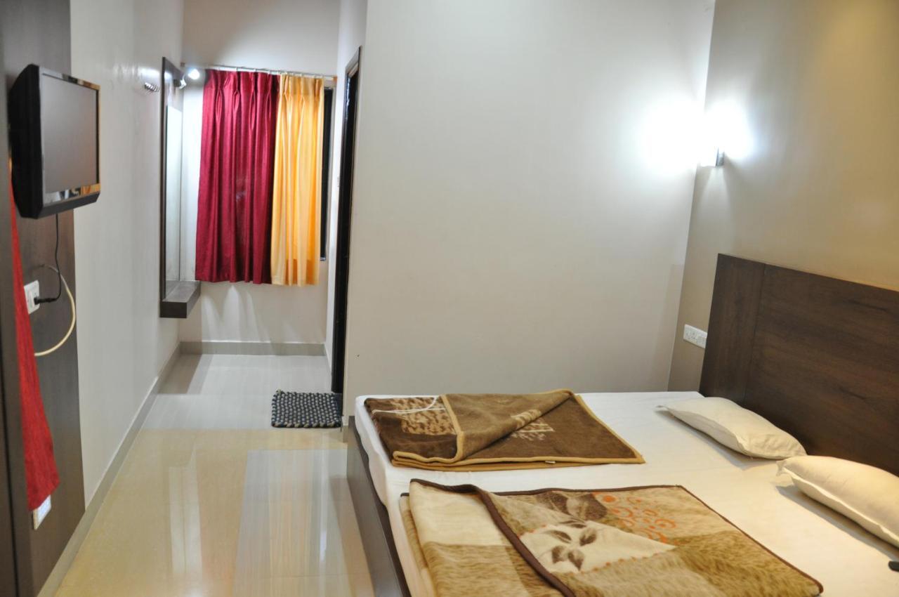 Hotel Oasis 아부 산 외부 사진