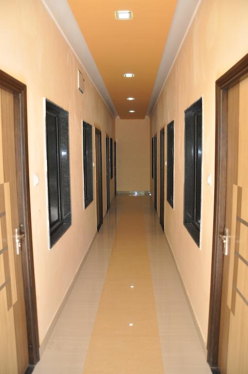 Hotel Oasis 아부 산 외부 사진